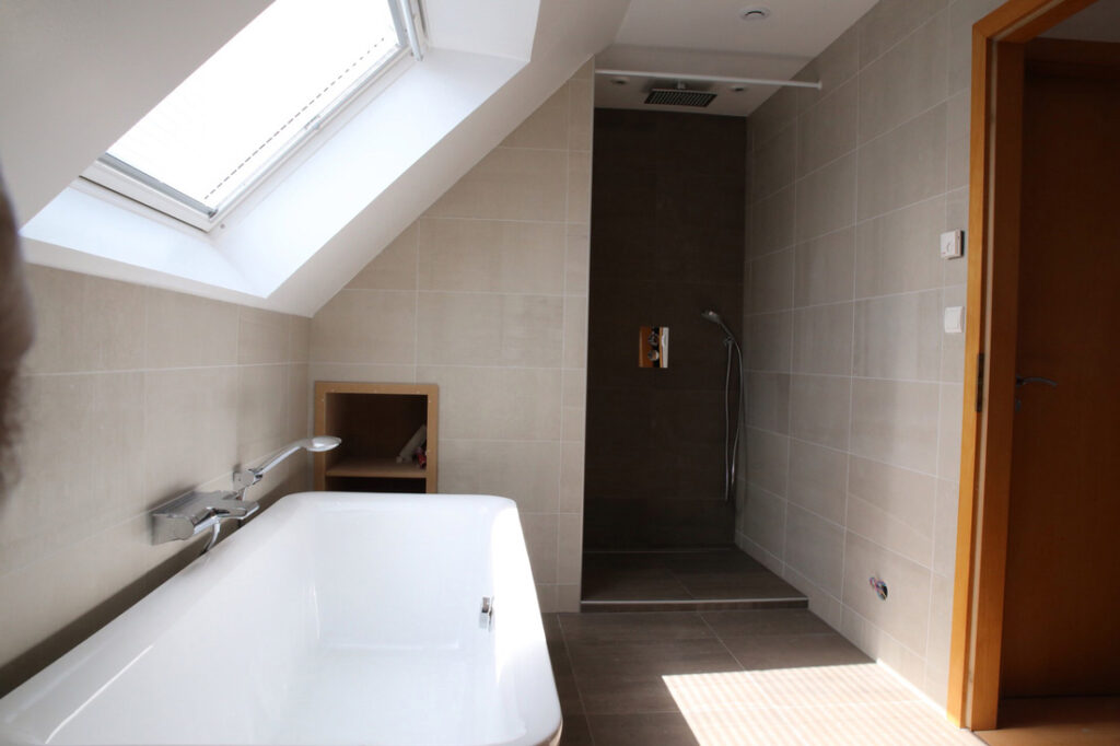 Création et aménagement d'une salle de bain dans les combles